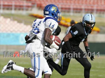Thumbnail 3 in Crenshaw vs. Carson (CIF LA City Section D1 Final) photogallery.