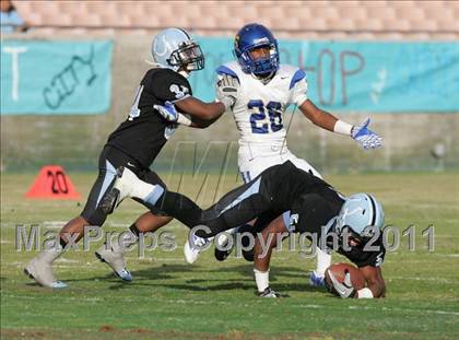 Thumbnail 3 in Crenshaw vs. Carson (CIF LA City Section D1 Final) photogallery.