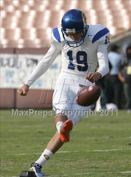 Thumbnail 2 in Crenshaw vs. Carson (CIF LA City Section D1 Final) photogallery.
