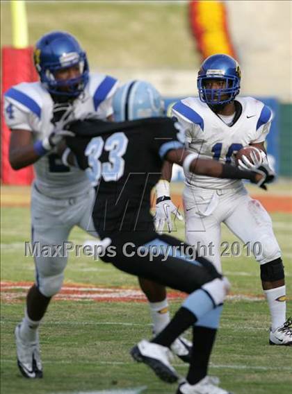 Thumbnail 3 in Crenshaw vs. Carson (CIF LA City Section D1 Final) photogallery.
