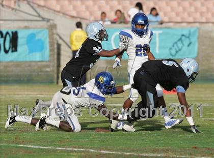 Thumbnail 2 in Crenshaw vs. Carson (CIF LA City Section D1 Final) photogallery.