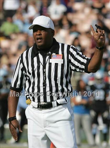 Thumbnail 2 in Crenshaw vs. Carson (CIF LA City Section D1 Final) photogallery.