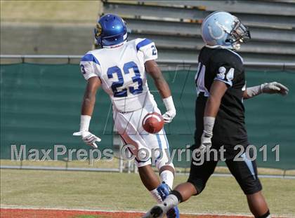 Thumbnail 1 in Crenshaw vs. Carson (CIF LA City Section D1 Final) photogallery.
