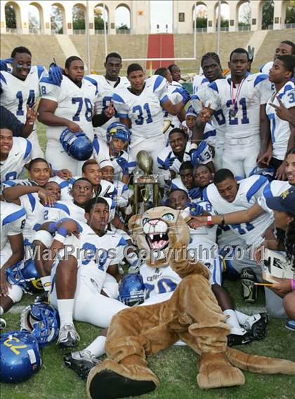Thumbnail 3 in Crenshaw vs. Carson (CIF LA City Section D1 Final) photogallery.