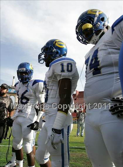 Thumbnail 3 in Crenshaw vs. Carson (CIF LA City Section D1 Final) photogallery.