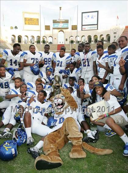 Thumbnail 3 in Crenshaw vs. Carson (CIF LA City Section D1 Final) photogallery.