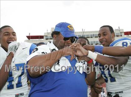 Thumbnail 3 in Crenshaw vs. Carson (CIF LA City Section D1 Final) photogallery.