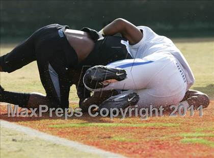 Thumbnail 2 in Crenshaw vs. Carson (CIF LA City Section D1 Final) photogallery.