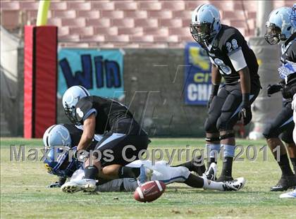 Thumbnail 2 in Crenshaw vs. Carson (CIF LA City Section D1 Final) photogallery.