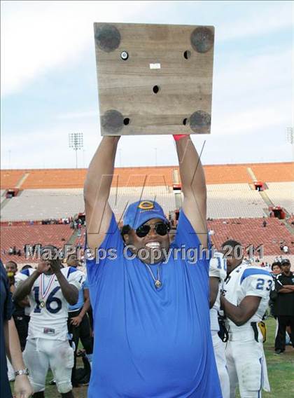 Thumbnail 3 in Crenshaw vs. Carson (CIF LA City Section D1 Final) photogallery.