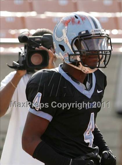 Thumbnail 3 in Crenshaw vs. Carson (CIF LA City Section D1 Final) photogallery.