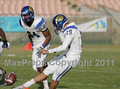 Thumbnail 3 in Crenshaw vs. Carson (CIF LA City Section D1 Final) photogallery.