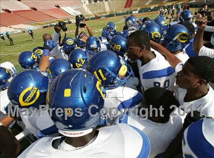 Thumbnail 3 in Crenshaw vs. Carson (CIF LA City Section D1 Final) photogallery.