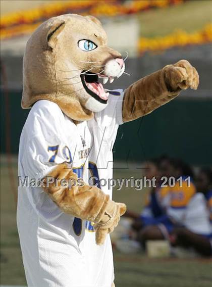 Thumbnail 2 in Crenshaw vs. Carson (CIF LA City Section D1 Final) photogallery.