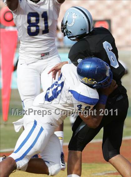 Thumbnail 3 in Crenshaw vs. Carson (CIF LA City Section D1 Final) photogallery.