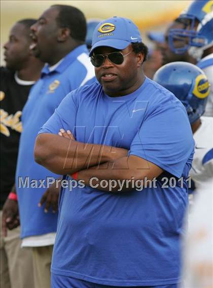 Thumbnail 1 in Crenshaw vs. Carson (CIF LA City Section D1 Final) photogallery.