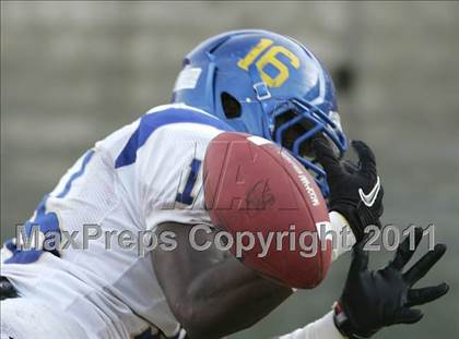 Thumbnail 3 in Crenshaw vs. Carson (CIF LA City Section D1 Final) photogallery.