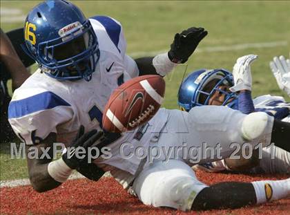 Thumbnail 1 in Crenshaw vs. Carson (CIF LA City Section D1 Final) photogallery.
