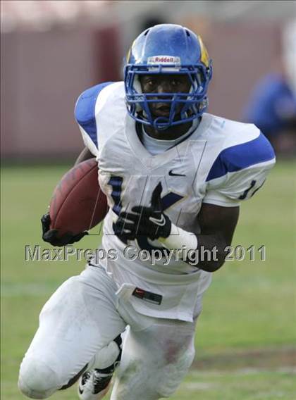 Thumbnail 3 in Crenshaw vs. Carson (CIF LA City Section D1 Final) photogallery.