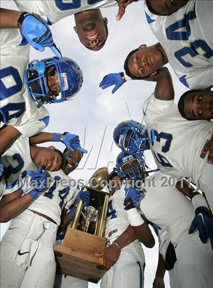 Thumbnail 3 in Crenshaw vs. Carson (CIF LA City Section D1 Final) photogallery.
