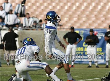 Thumbnail 3 in Crenshaw vs. Carson (CIF LA City Section D1 Final) photogallery.
