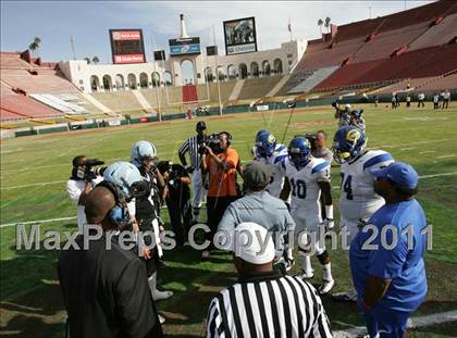 Thumbnail 2 in Crenshaw vs. Carson (CIF LA City Section D1 Final) photogallery.