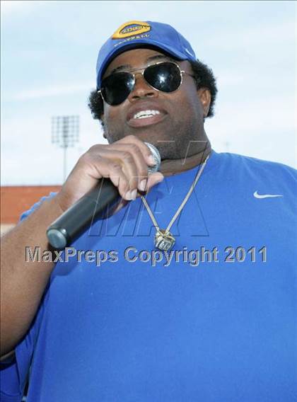 Thumbnail 3 in Crenshaw vs. Carson (CIF LA City Section D1 Final) photogallery.