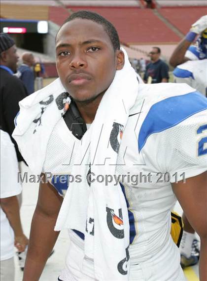Thumbnail 2 in Crenshaw vs. Carson (CIF LA City Section D1 Final) photogallery.