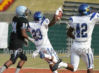 Thumbnail 3 in Crenshaw vs. Carson (CIF LA City Section D1 Final) photogallery.