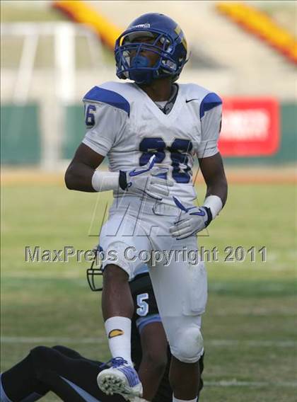 Thumbnail 2 in Crenshaw vs. Carson (CIF LA City Section D1 Final) photogallery.