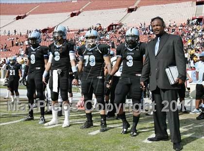 Thumbnail 2 in Crenshaw vs. Carson (CIF LA City Section D1 Final) photogallery.