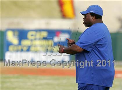 Thumbnail 3 in Crenshaw vs. Carson (CIF LA City Section D1 Final) photogallery.
