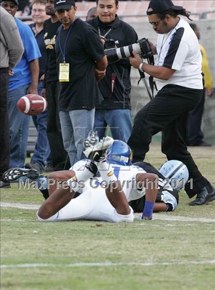 Thumbnail 3 in Crenshaw vs. Carson (CIF LA City Section D1 Final) photogallery.