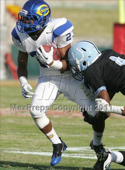 Thumbnail 2 in Crenshaw vs. Carson (CIF LA City Section D1 Final) photogallery.