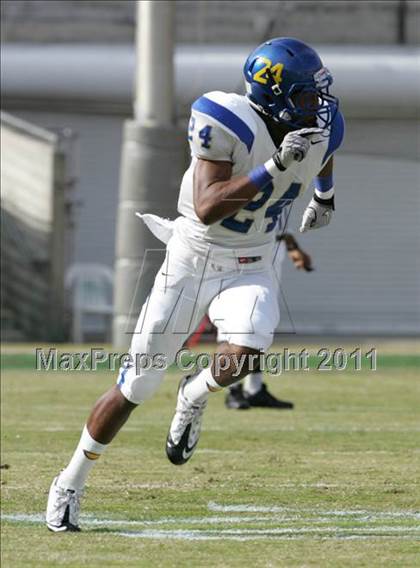 Thumbnail 2 in Crenshaw vs. Carson (CIF LA City Section D1 Final) photogallery.