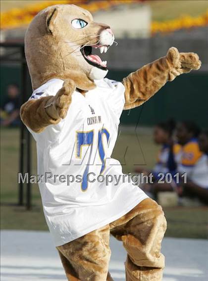 Thumbnail 1 in Crenshaw vs. Carson (CIF LA City Section D1 Final) photogallery.