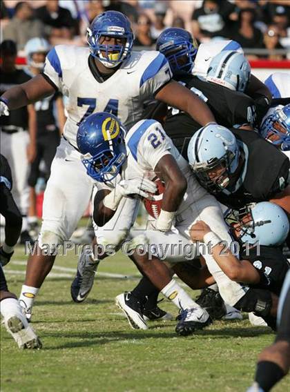 Thumbnail 3 in Crenshaw vs. Carson (CIF LA City Section D1 Final) photogallery.