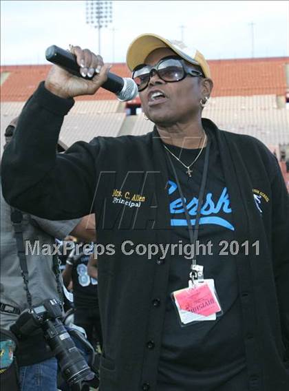 Thumbnail 3 in Crenshaw vs. Carson (CIF LA City Section D1 Final) photogallery.