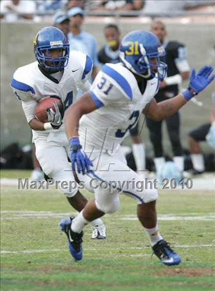 Thumbnail 3 in Crenshaw vs. Carson (CIF LA City Section D1 Final) photogallery.