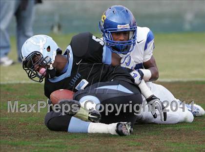 Thumbnail 2 in Crenshaw vs. Carson (CIF LA City Section D1 Final) photogallery.