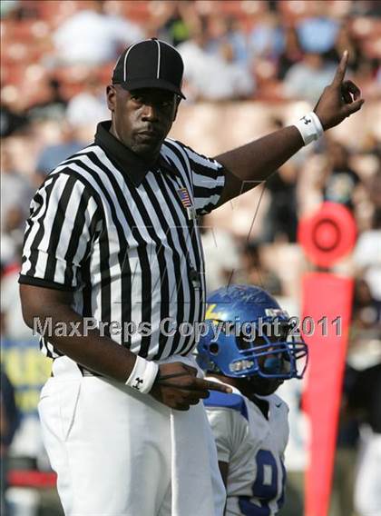 Thumbnail 3 in Crenshaw vs. Carson (CIF LA City Section D1 Final) photogallery.