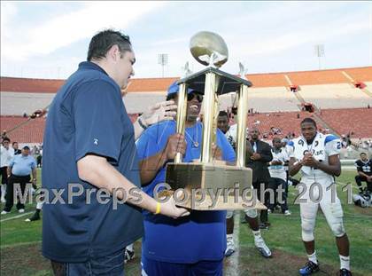 Thumbnail 3 in Crenshaw vs. Carson (CIF LA City Section D1 Final) photogallery.