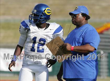 Thumbnail 2 in Crenshaw vs. Carson (CIF LA City Section D1 Final) photogallery.
