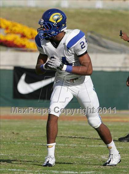Thumbnail 3 in Crenshaw vs. Carson (CIF LA City Section D1 Final) photogallery.