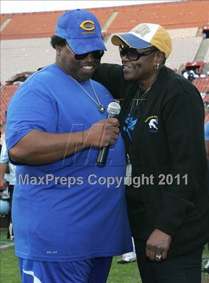 Thumbnail 2 in Crenshaw vs. Carson (CIF LA City Section D1 Final) photogallery.