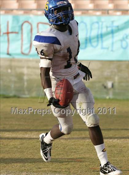 Thumbnail 2 in Crenshaw vs. Carson (CIF LA City Section D1 Final) photogallery.