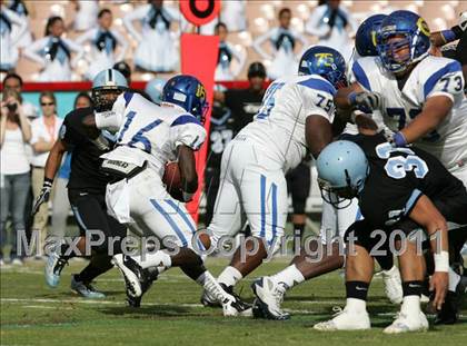Thumbnail 3 in Crenshaw vs. Carson (CIF LA City Section D1 Final) photogallery.