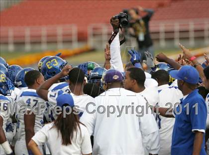 Thumbnail 2 in Crenshaw vs. Carson (CIF LA City Section D1 Final) photogallery.