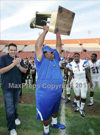Thumbnail 2 in Crenshaw vs. Carson (CIF LA City Section D1 Final) photogallery.