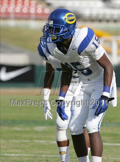 Thumbnail 3 in Crenshaw vs. Carson (CIF LA City Section D1 Final) photogallery.